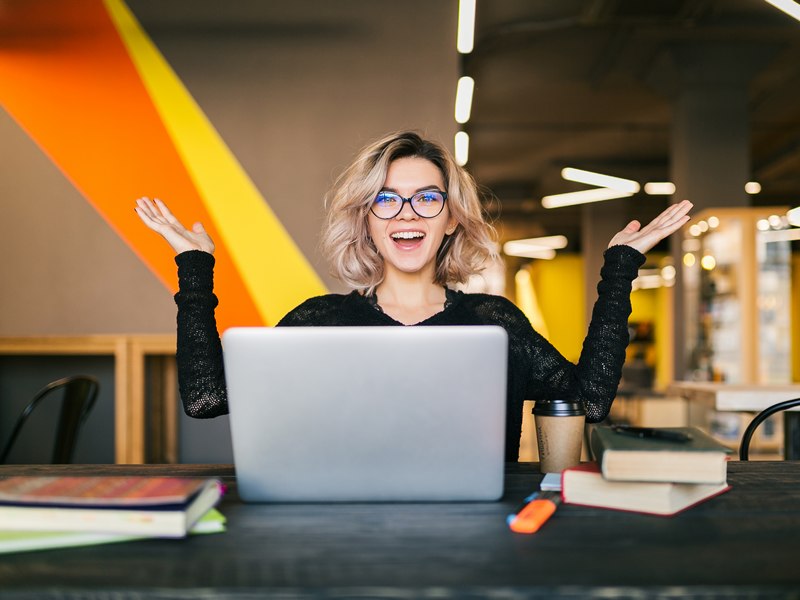 Personne heureuse d'avoir une solution pour financer son programme - MPO